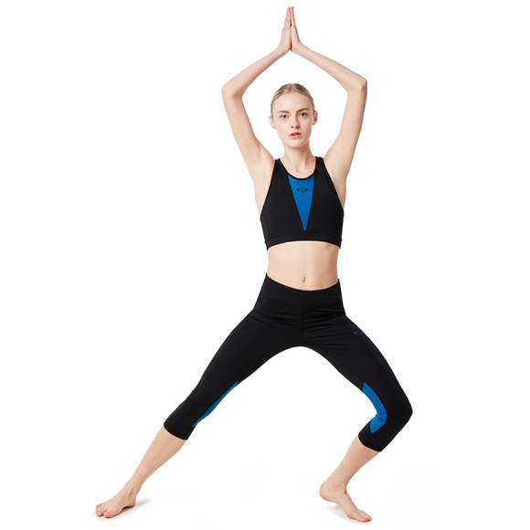 Oakley Pants - NWT $75 Oakley Women's Training 3/4 Tights Large